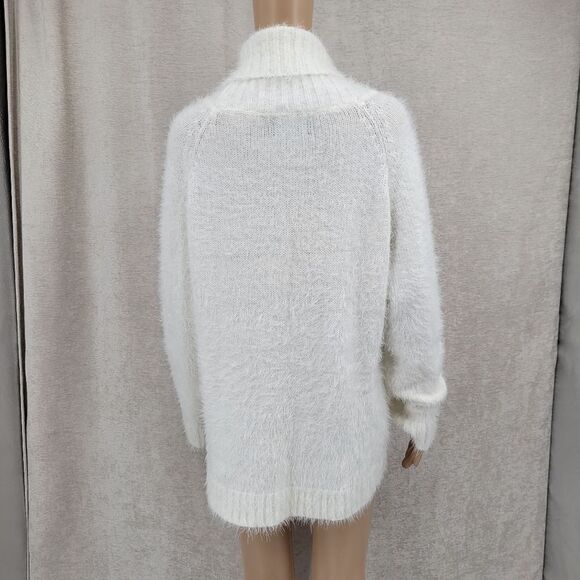 Goldie Winter White Eyelash Fringe Fuzzy Chenille Knit Turtleneck Sweater - Picture 5 of 11